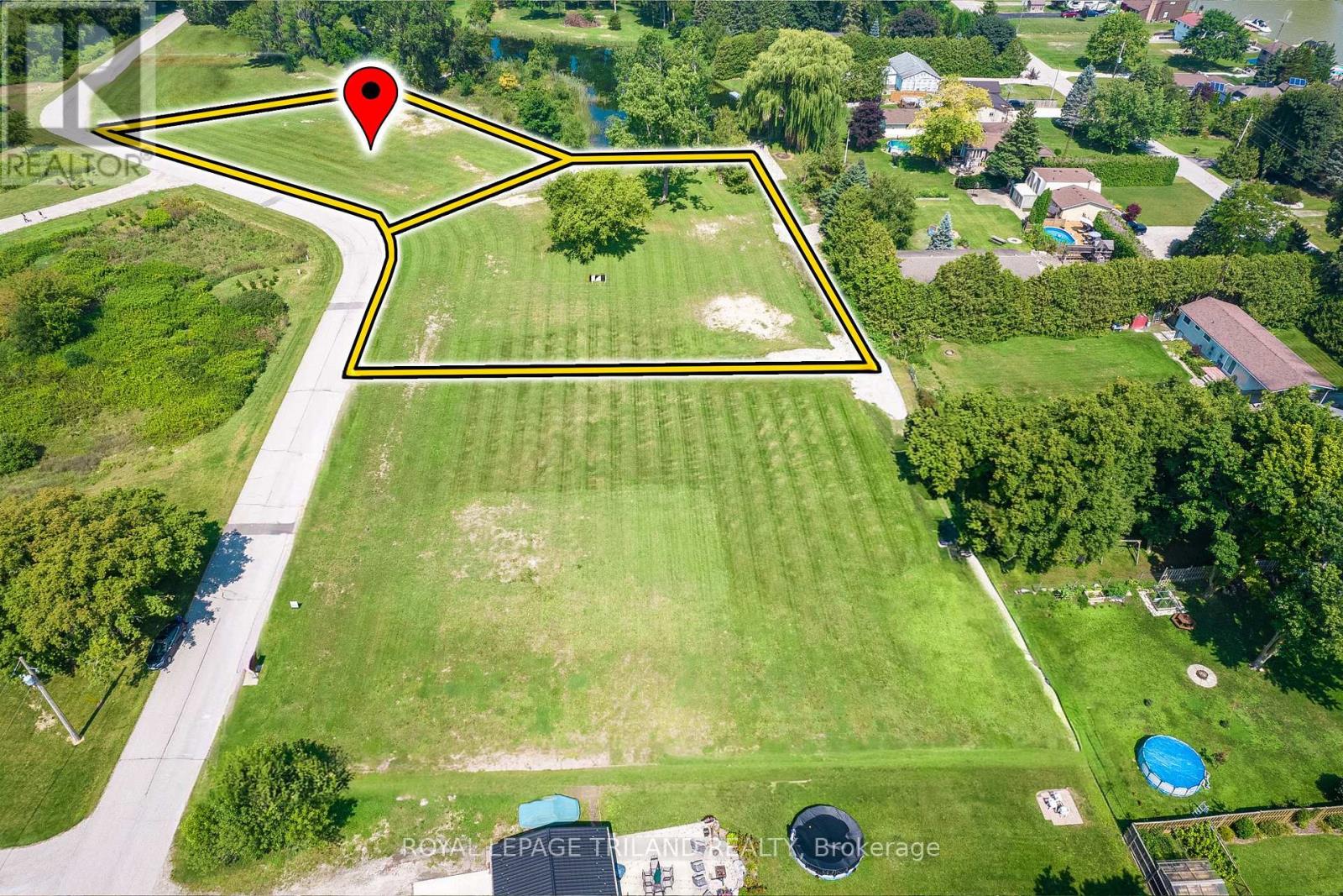 9936 Eric Street, Lambton Shores, Ontario  N0M 2N0 - Photo 5 - X12958434