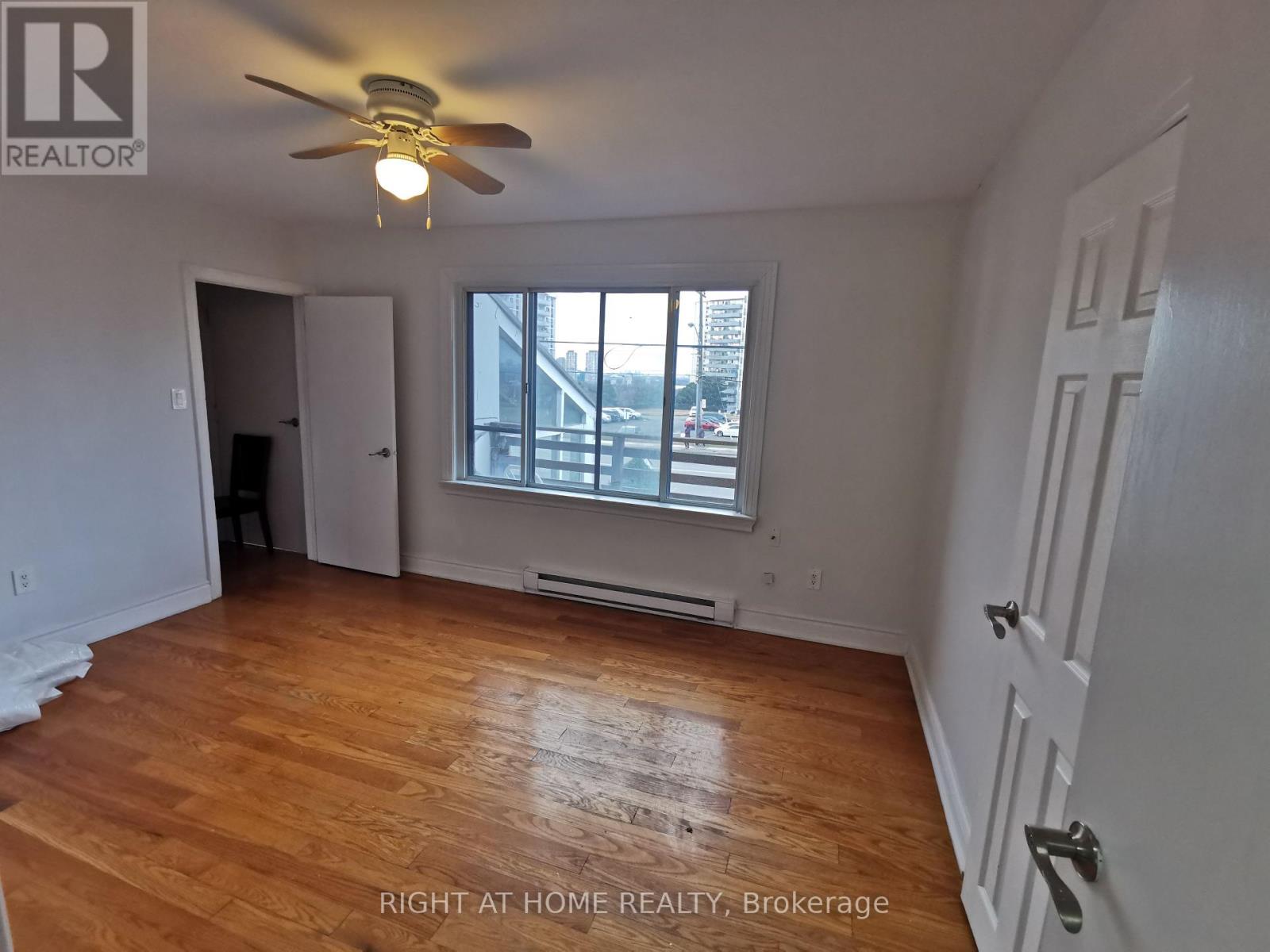 Main Floor - 1785 Victoria Pk Avenue, Toronto, Ontario  M1R 1T2 - Photo 3 - E12958466