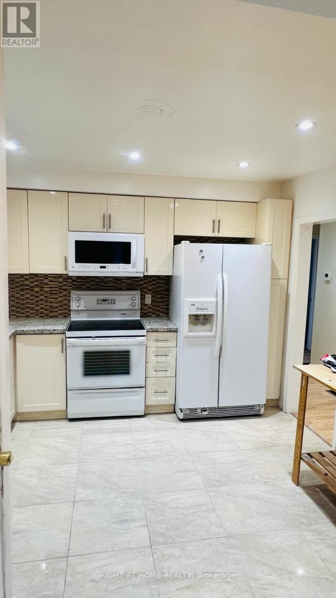 513 Lynett Crescent, Richmond Hill, Ontario  L4C 2V8 - Photo 7 - N12942892