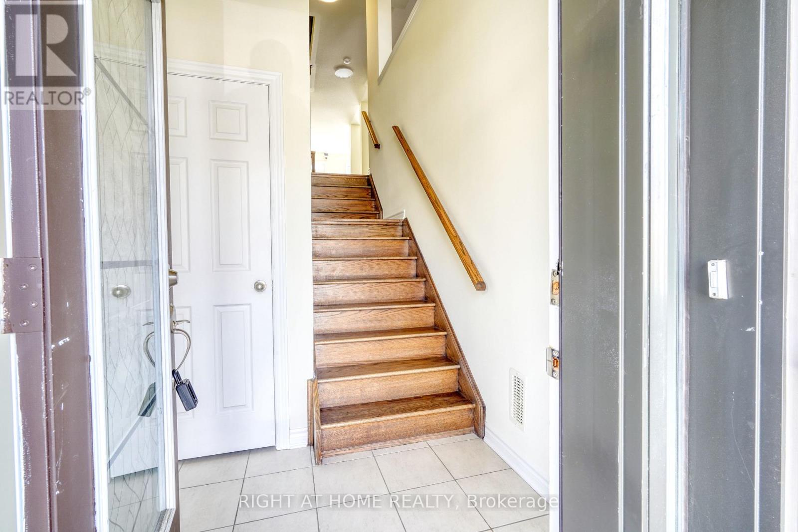 53 Sandwell Street, Vaughan, Ontario  L4H 4R2 - Photo 3 - N12958450