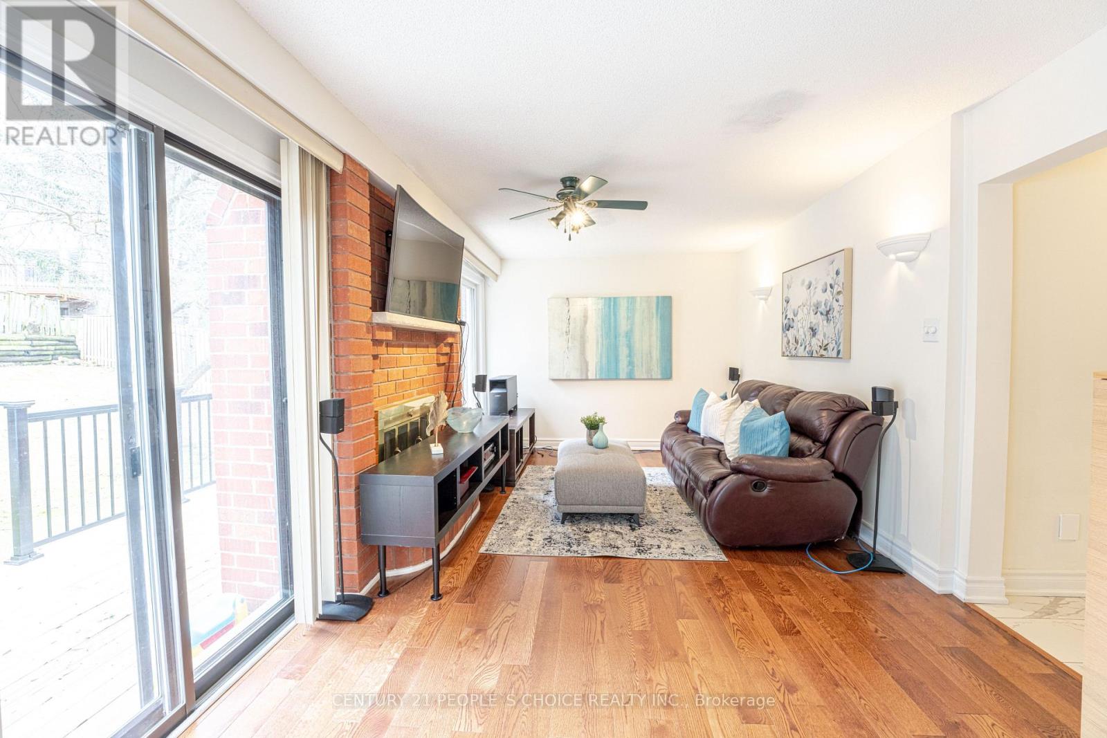 15 Kilbarry Court, Richmond Hill, Ontario  L4C 6M8 - Photo 14 - N12958468