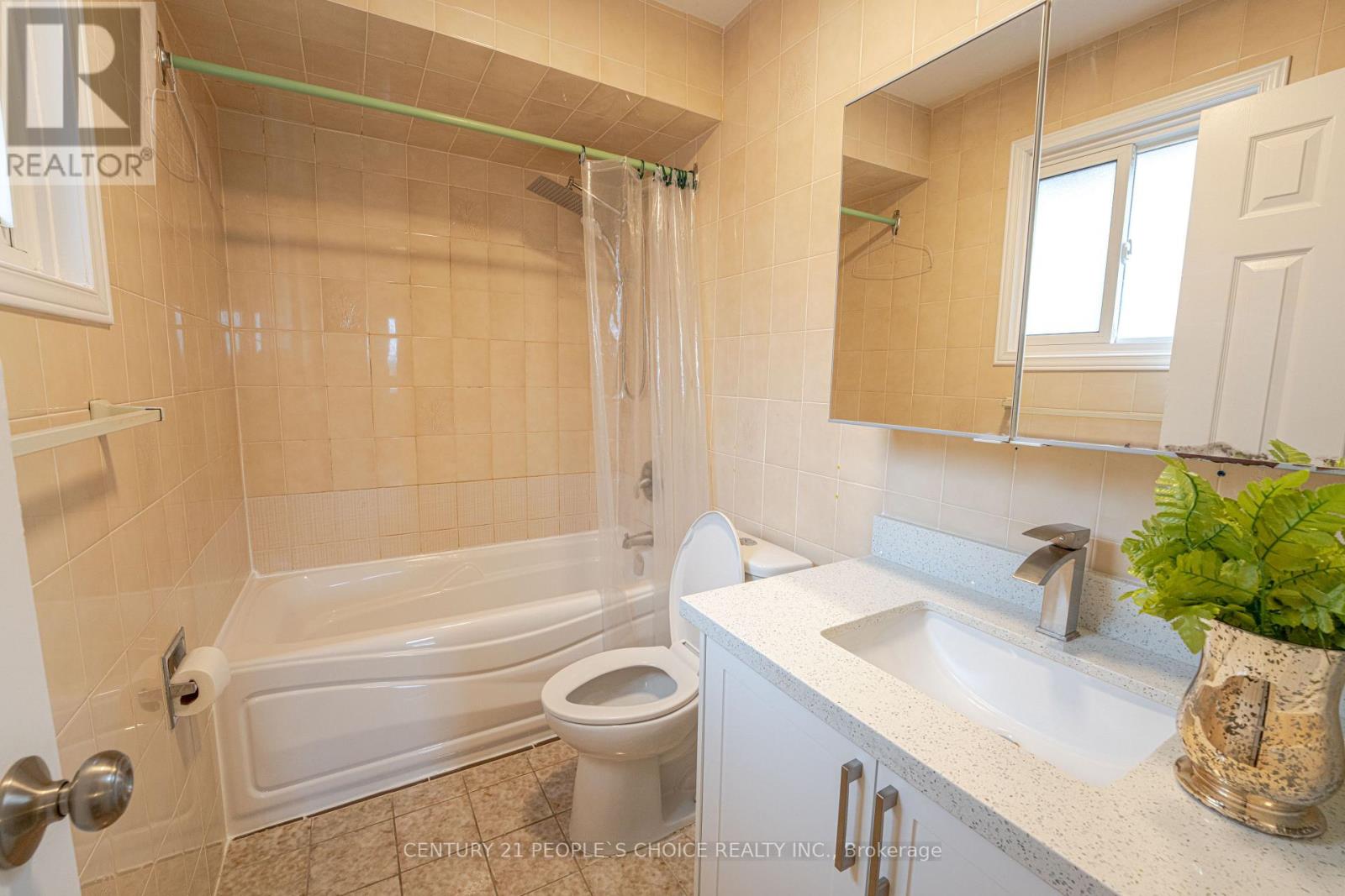 15 Kilbarry Court, Richmond Hill, Ontario  L4C 6M8 - Photo 31 - N12958468