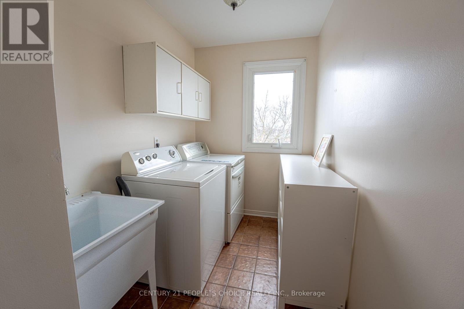 15 Kilbarry Court, Richmond Hill, Ontario  L4C 6M8 - Photo 40 - N12958468