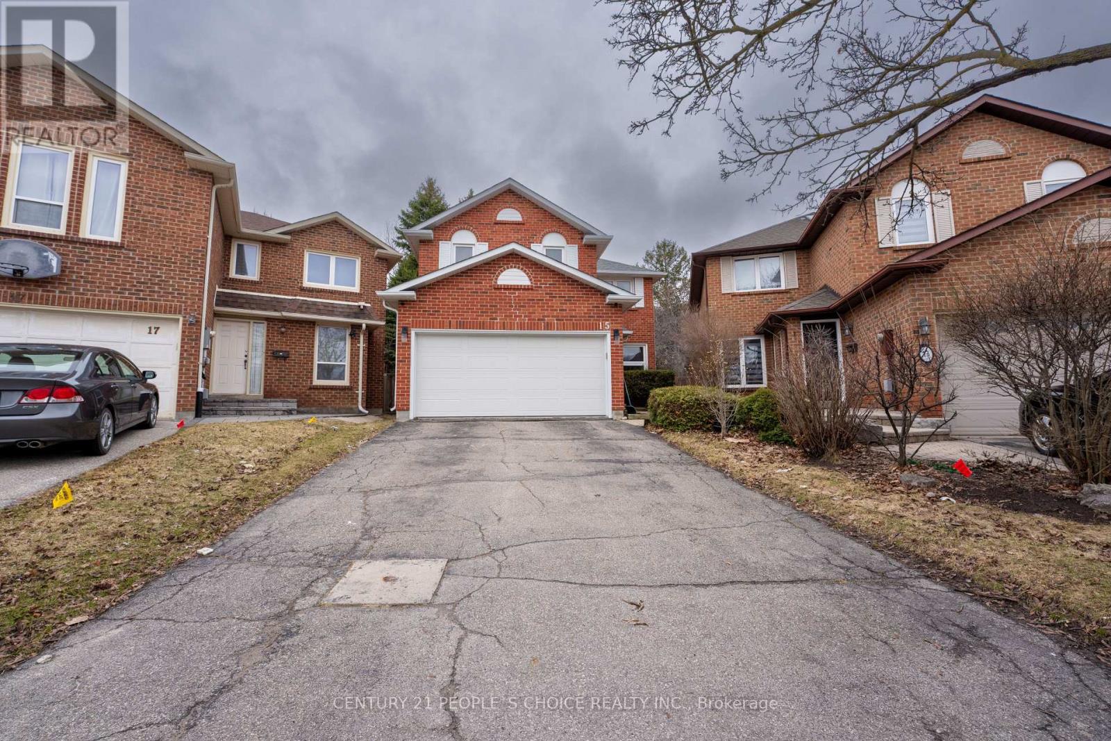 15 Kilbarry Court, Richmond Hill, Ontario  L4C 6M8 - Photo 5 - N12958468
