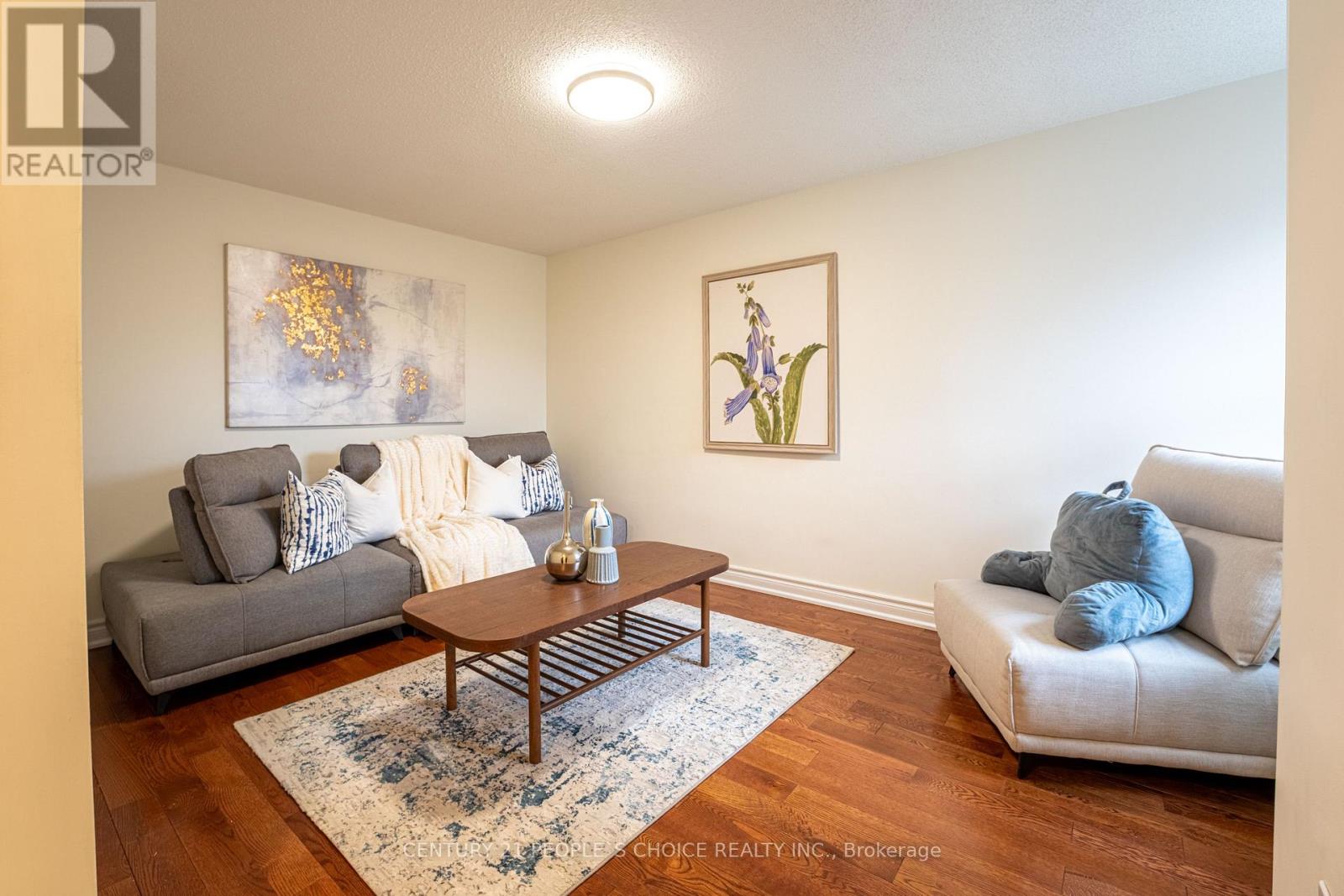 15 Kilbarry Court, Richmond Hill, Ontario  L4C 6M8 - Photo 7 - N12958468