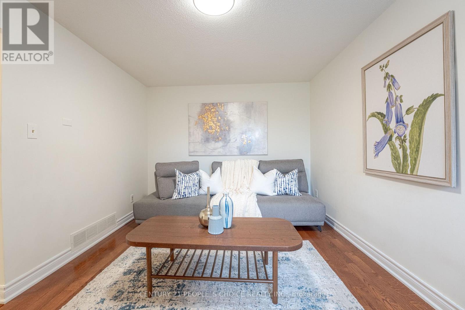 15 Kilbarry Court, Richmond Hill, Ontario  L4C 6M8 - Photo 8 - N12958468