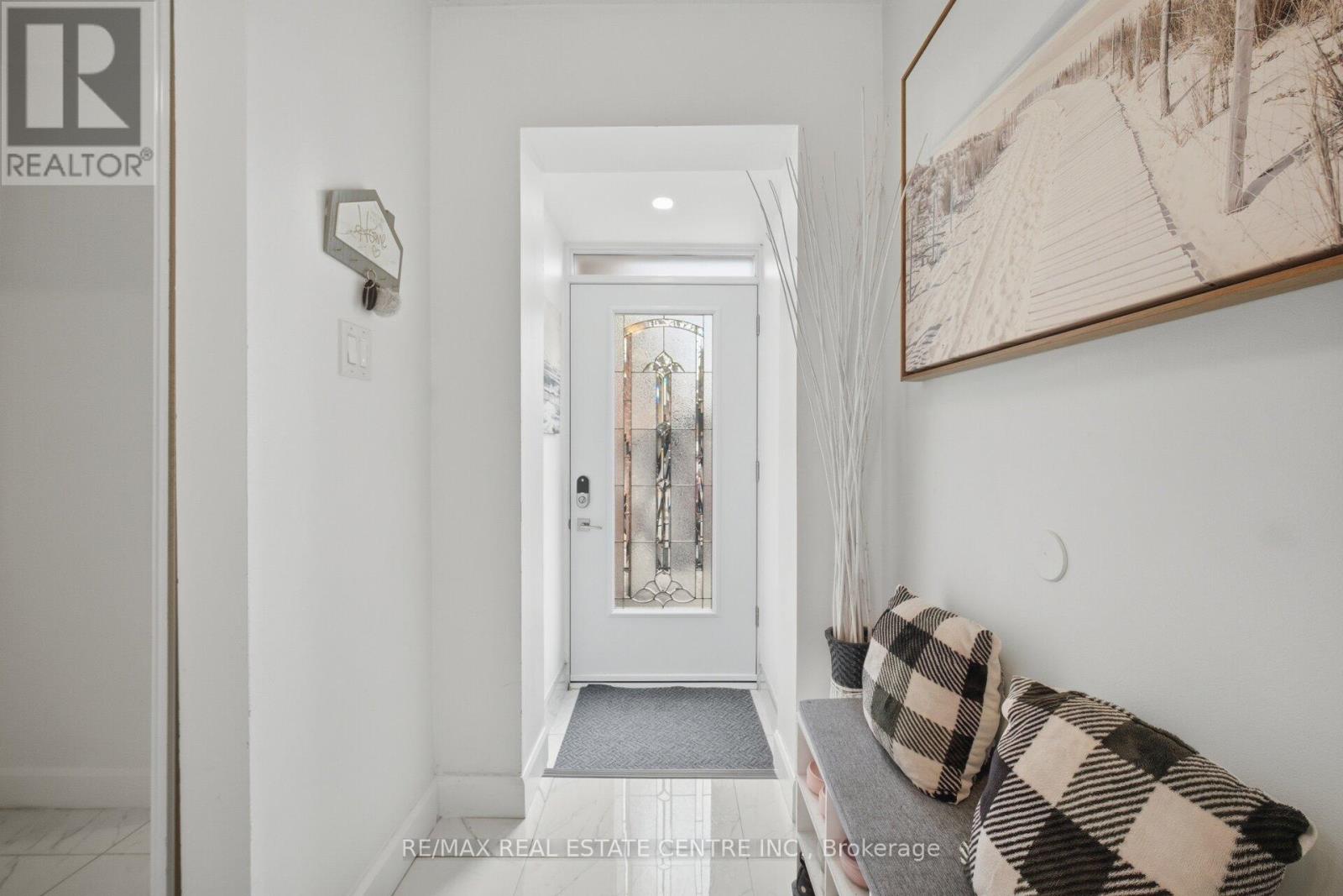 98 Cassander Crescent, Brampton, Ontario  L6Z 1Z2 - Photo 9 - W12958420