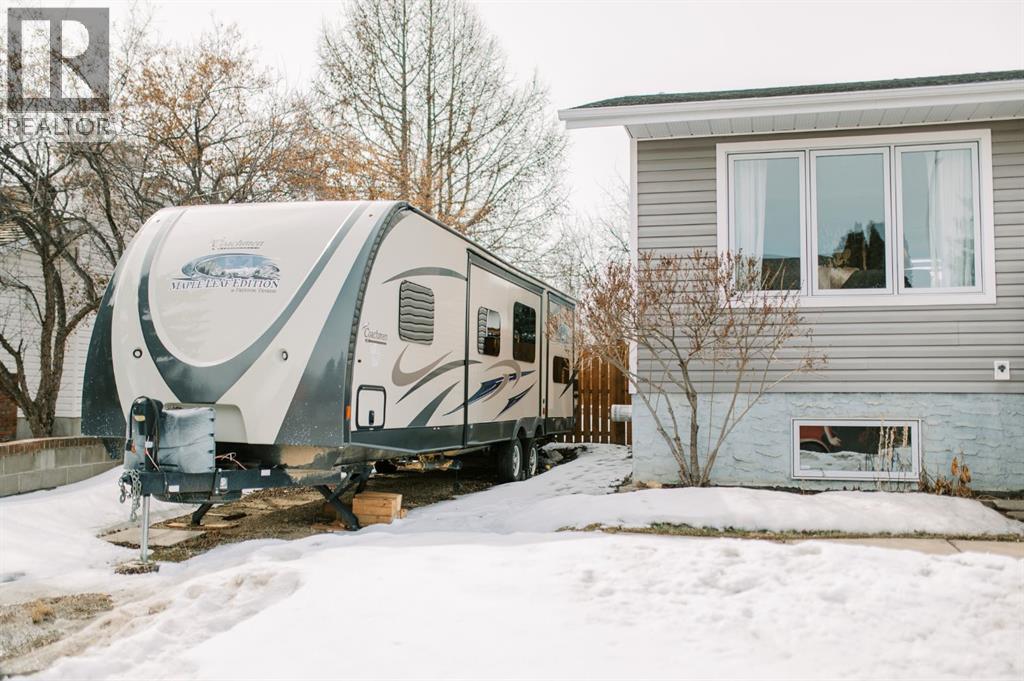 3812 61a Street, Stettler, Alberta  T4K 1G4 - Photo 2 - A2294520