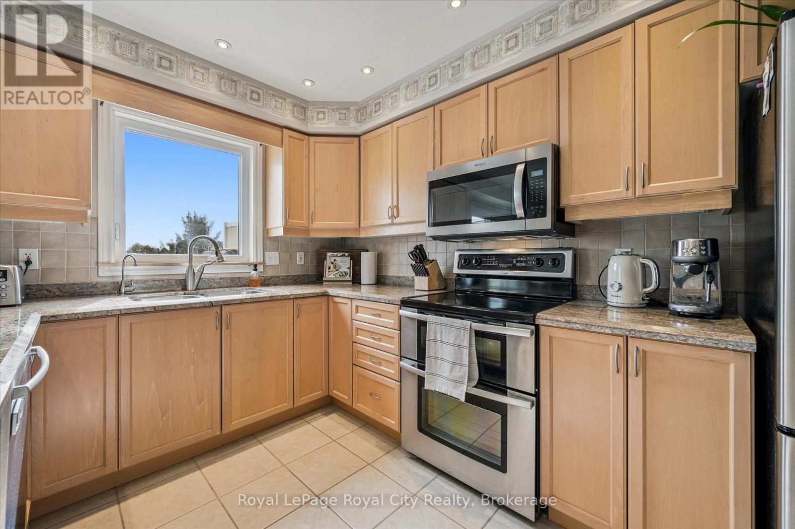 87 Law Drive, Guelph, Ontario  N1E 7J7 - Photo 8 - X12898684