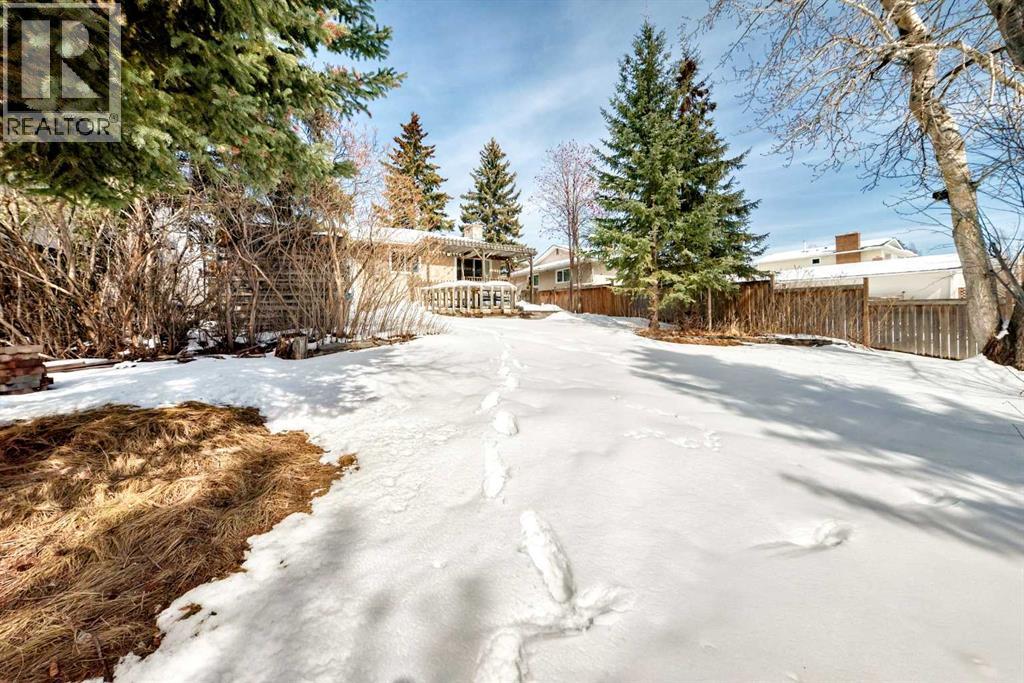 271 Dalhurst Way NW, Calgary, Alberta  T3A 1P3 - Photo 49 - A2297481