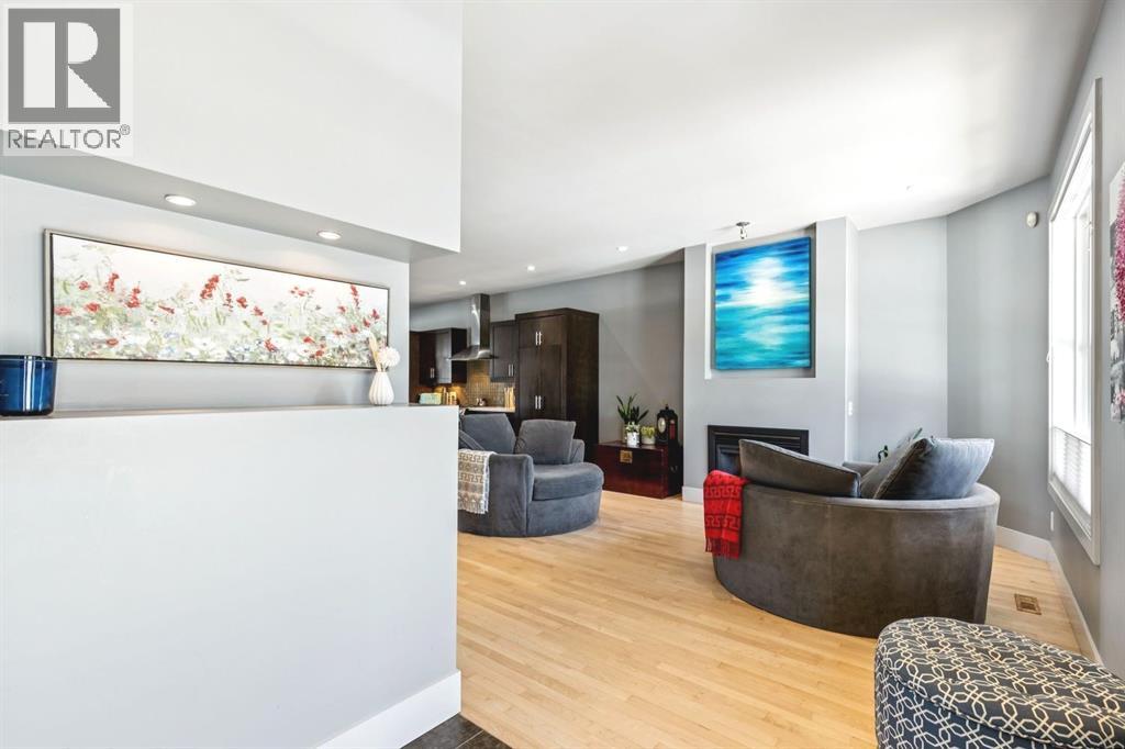 3043 28 Street SW, Calgary, Alberta  T3E 2J4 - Photo 3 - A2296577