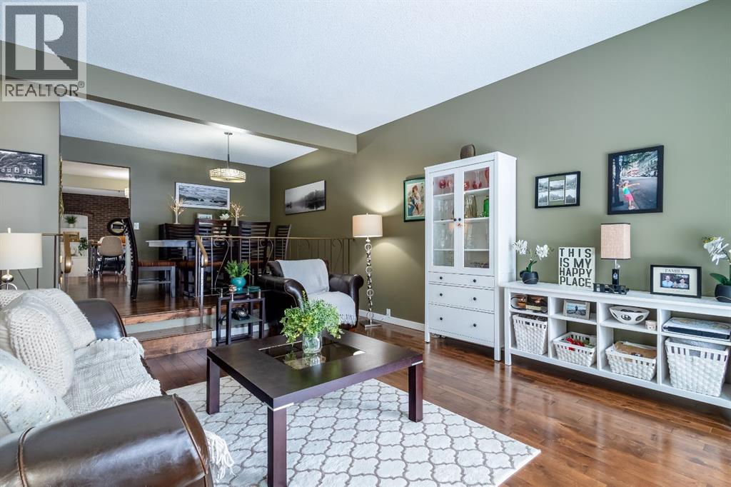 5617 Dalcastle Hill NW, Calgary, Alberta  T3A 2A2 - Photo 4 - A2297471