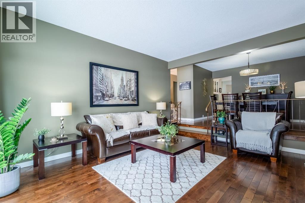 5617 Dalcastle Hill NW, Calgary, Alberta  T3A 2A2 - Photo 3 - A2297471