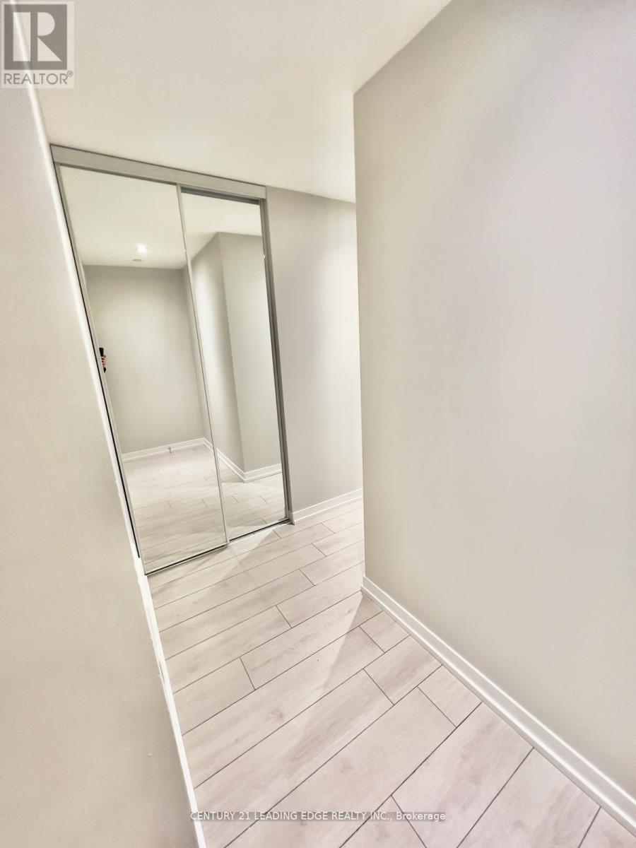 2205 - 950 Portage Parkway, Vaughan, Ontario  L4K 0J7 - Photo 10 - N12958482