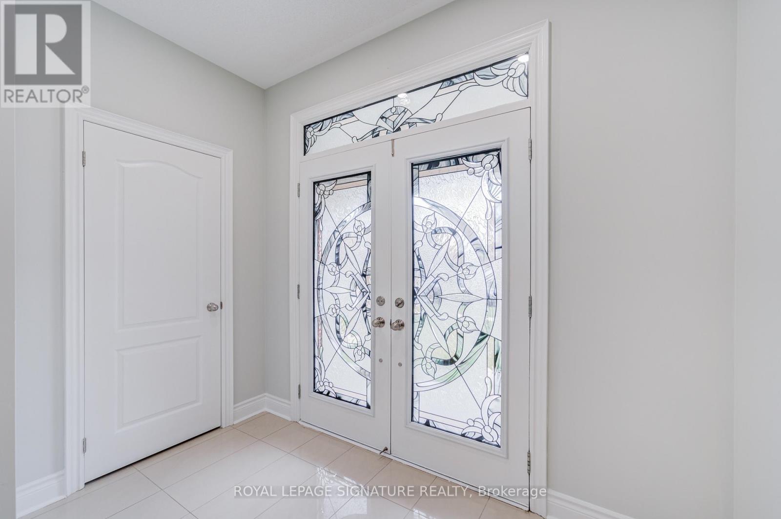 38 Elwin Road, Brampton, Ontario  L6X 5K3 - Photo 4 - W12958470