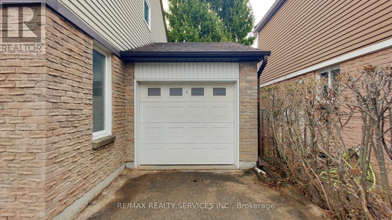 26 Mayfair Crescent, Brampton, Ontario  L6S 3N4 - Photo 3 - W12698478