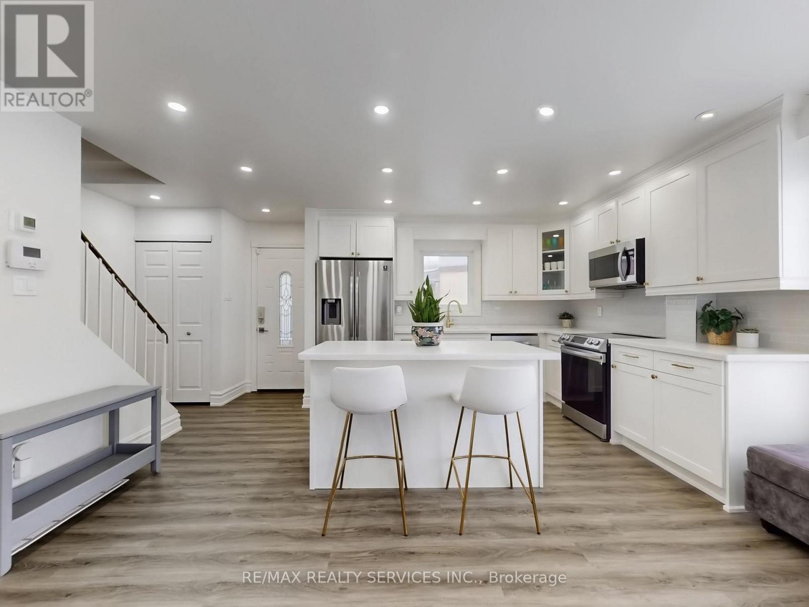 30 HALEY COURT, Brampton, Ontario