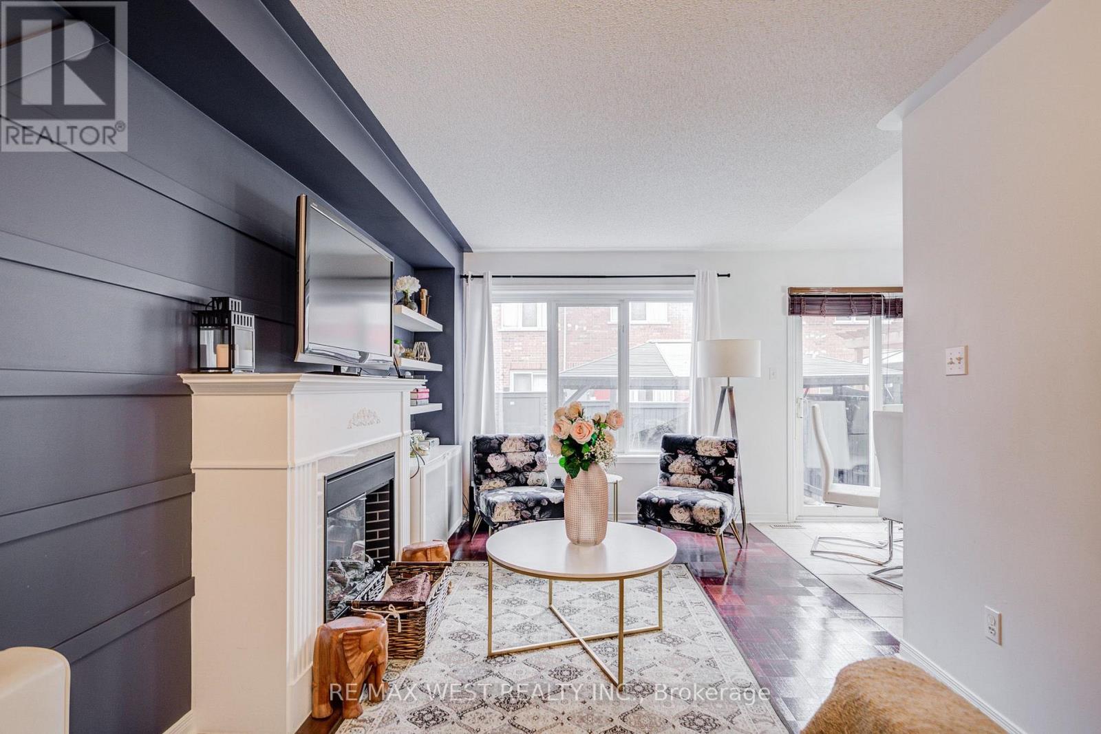 41 Lacebark Court, Brampton, Ontario  L6R 3M7 - Photo 3 - W12957738