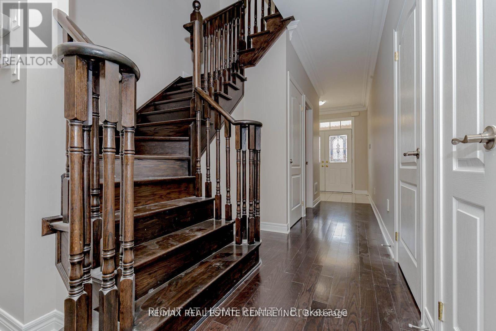 (Upper) - 20 Gower Crescent, Brampton, Ontario  L6R 0Y1 - Photo 3 - W12958490