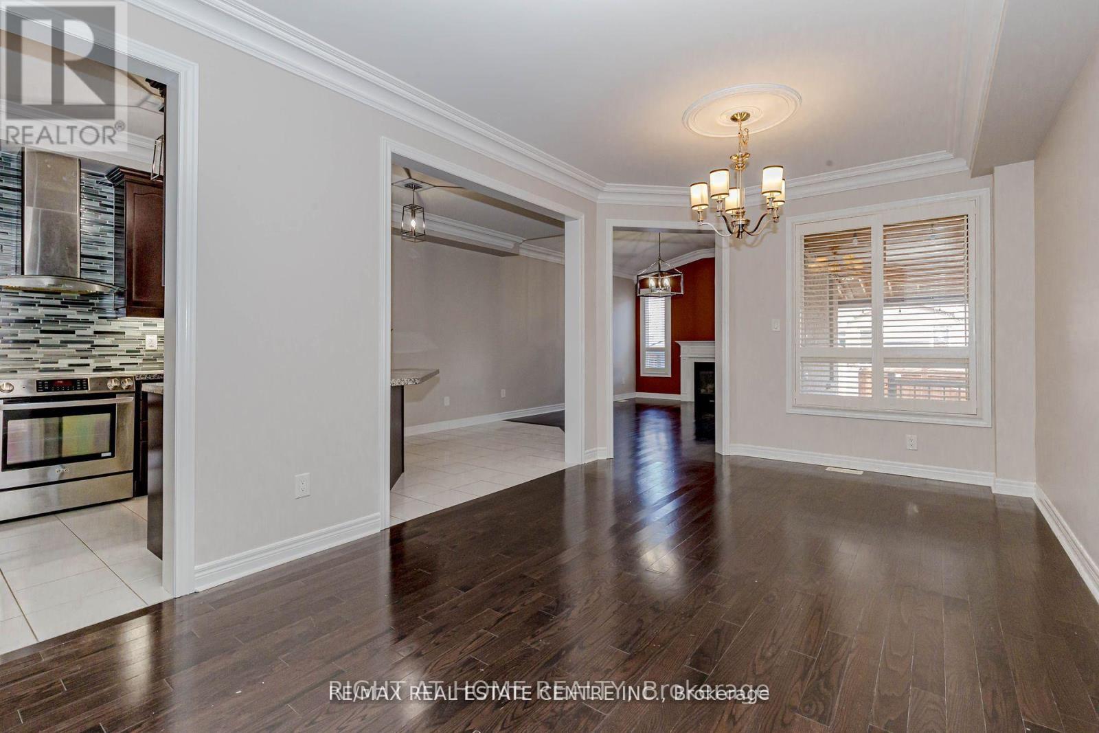 (Upper) - 20 Gower Crescent, Brampton, Ontario  L6R 0Y1 - Photo 4 - W12958490