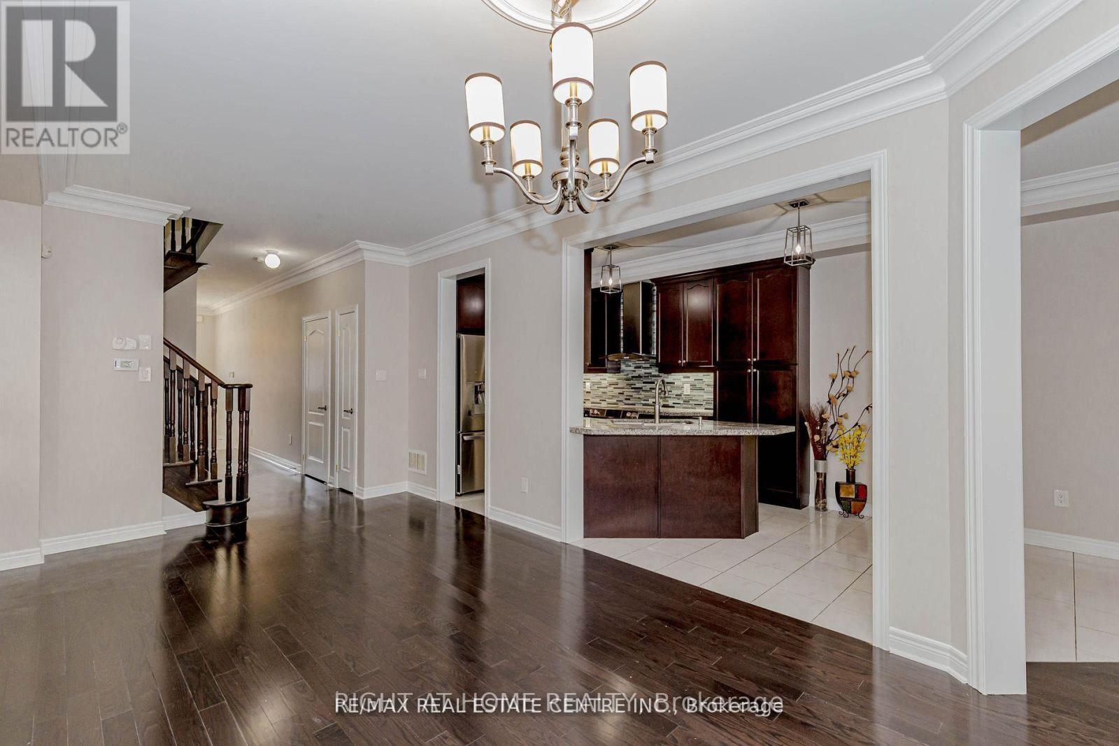 (Upper) - 20 Gower Crescent, Brampton, Ontario  L6R 0Y1 - Photo 5 - W12958490