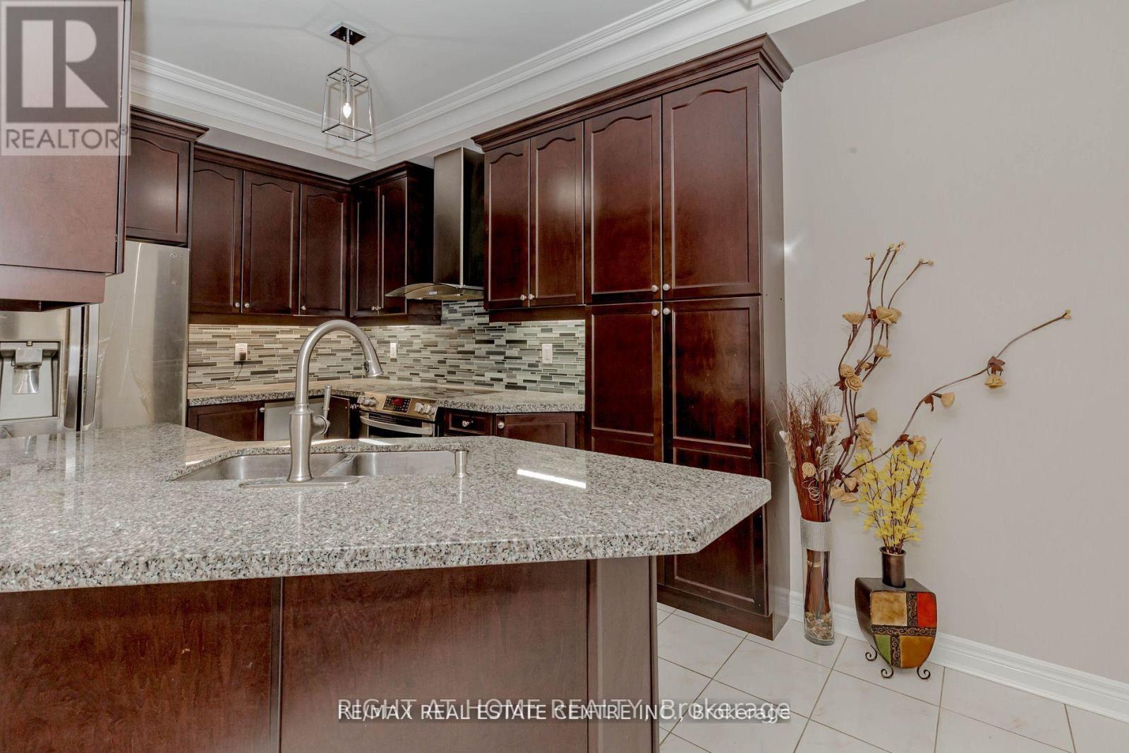 (Upper) - 20 Gower Crescent, Brampton, Ontario  L6R 0Y1 - Photo 7 - W12958490