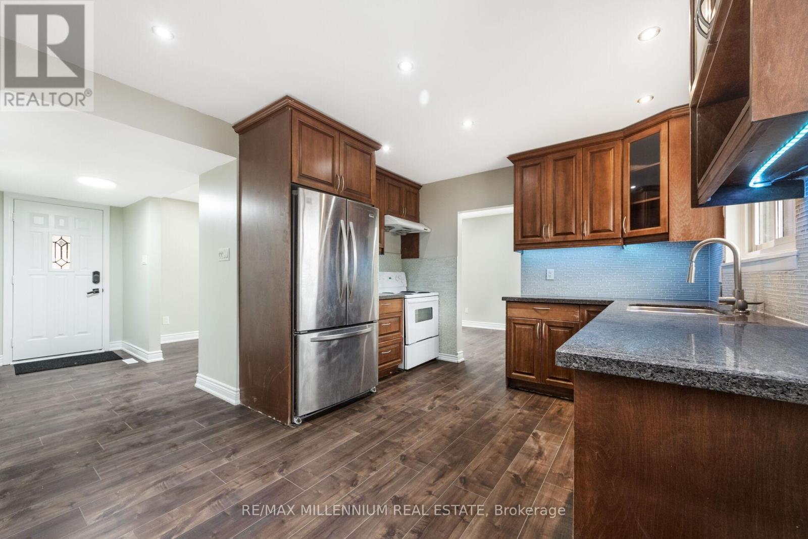 11 Beechwood Crescent, Brampton, Ontario  L6T 1X9 - Photo 11 - W12958496