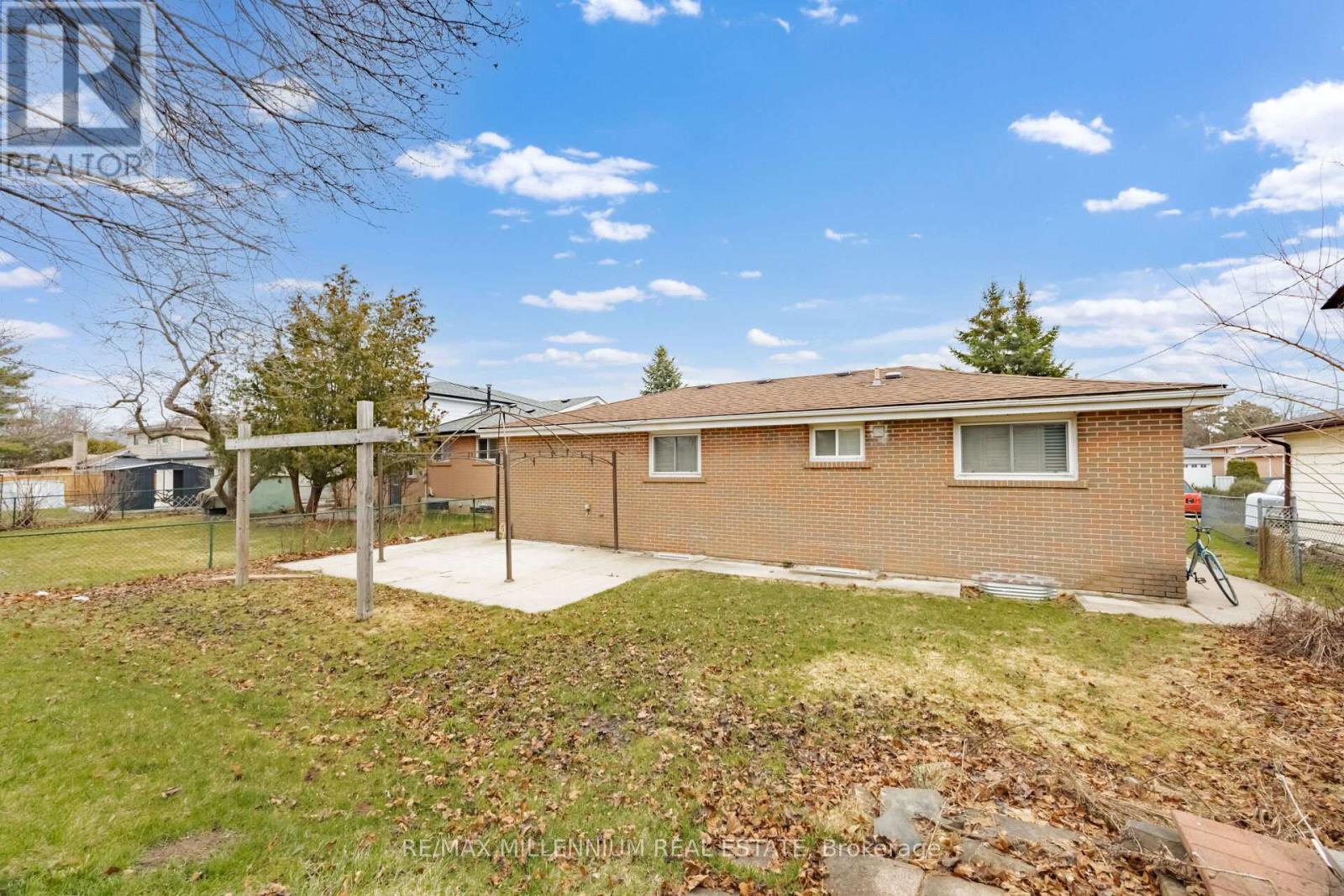 11 Beechwood Crescent, Brampton, Ontario  L6T 1X9 - Photo 36 - W12958496