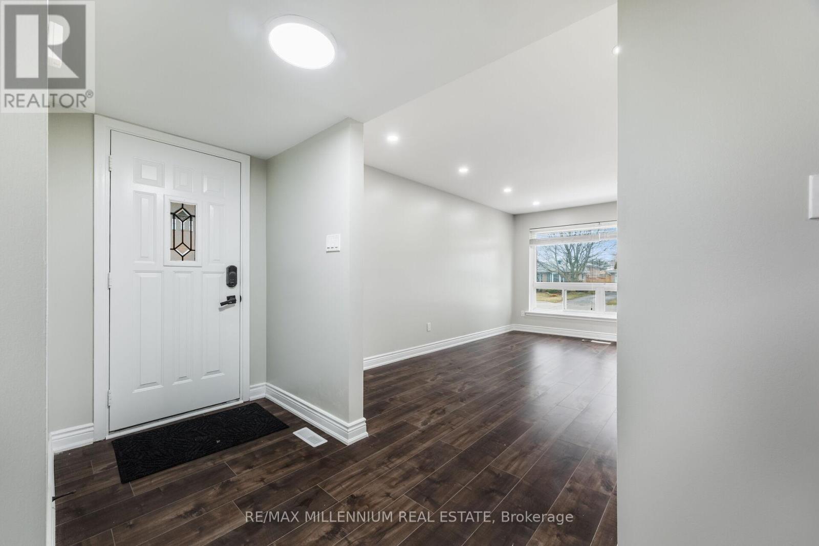 11 Beechwood Crescent, Brampton, Ontario  L6T 1X9 - Photo 6 - W12958496