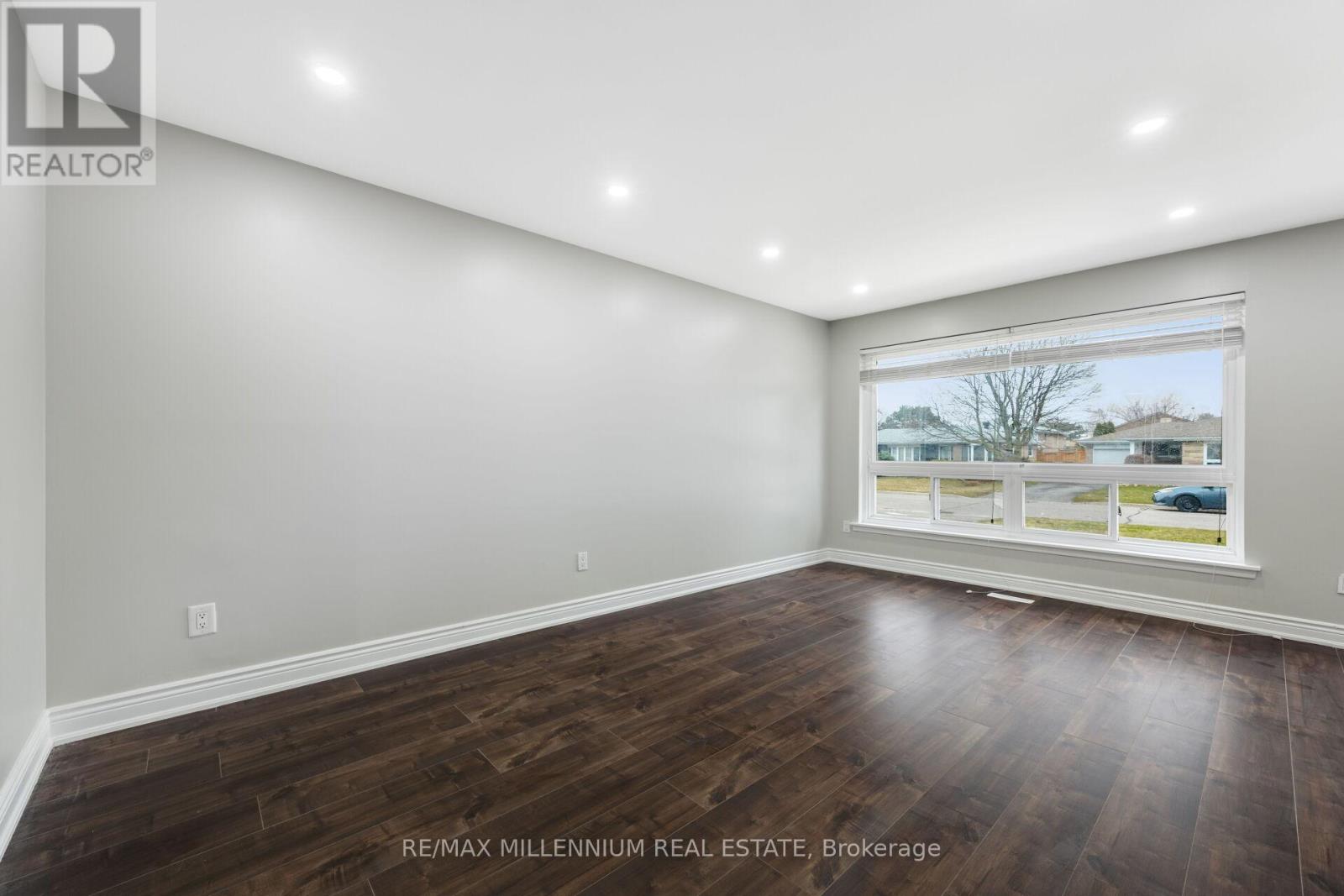 11 Beechwood Crescent, Brampton, Ontario  L6T 1X9 - Photo 8 - W12958496