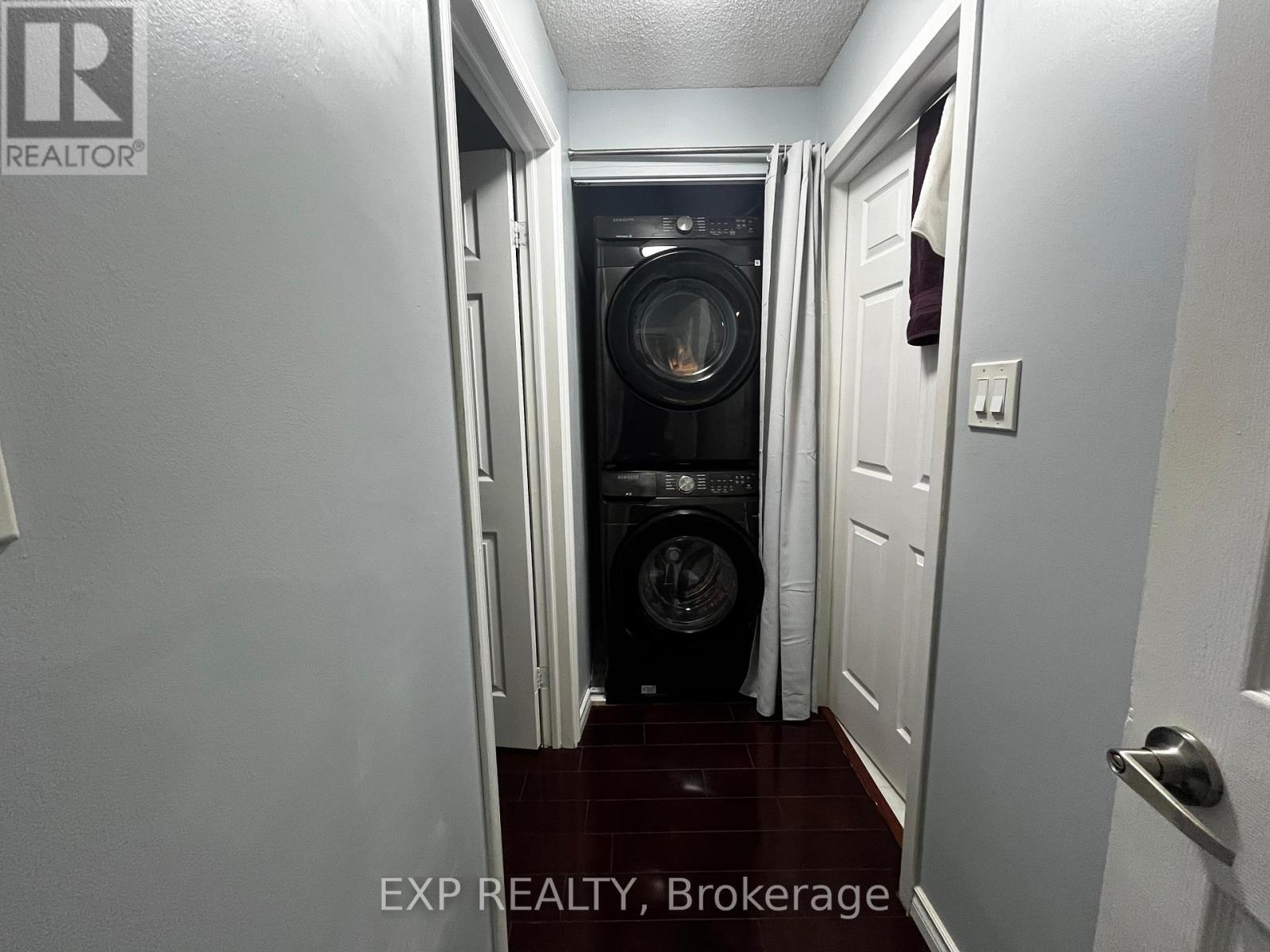 201 - 25 Agnes Street, Mississauga, Ontario  L5B 3X7 - Photo 10 - W12958504