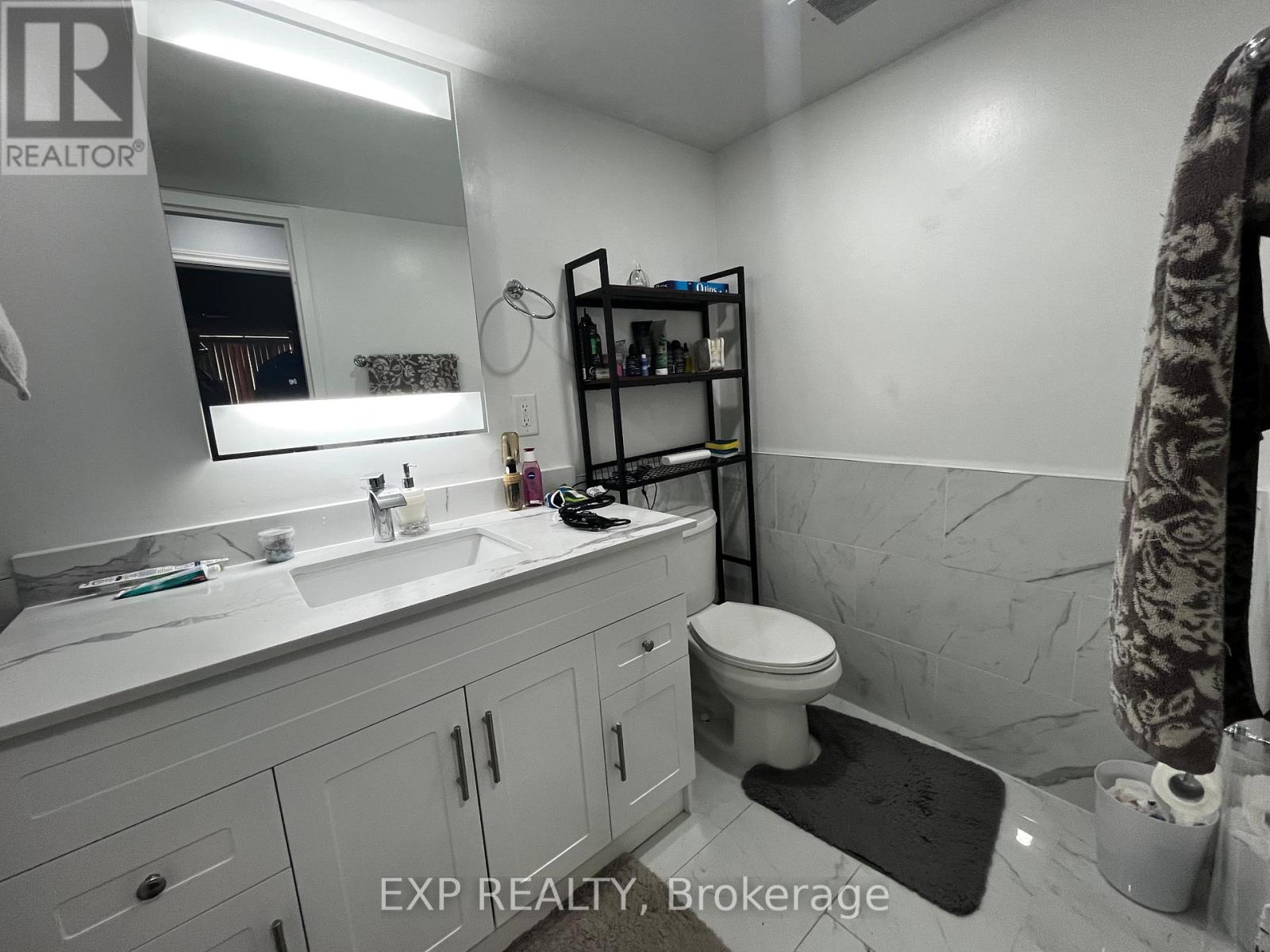 201 - 25 Agnes Street, Mississauga, Ontario  L5B 3X7 - Photo 12 - W12958504