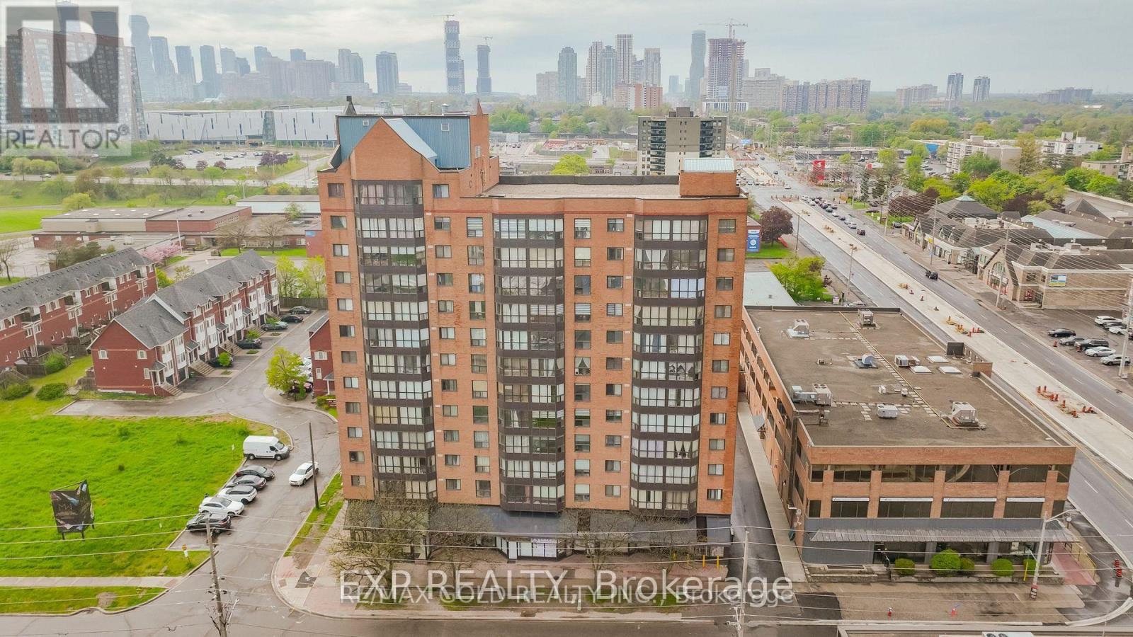 201 - 25 Agnes Street, Mississauga, Ontario  L5B 3X7 - Photo 2 - W12958504