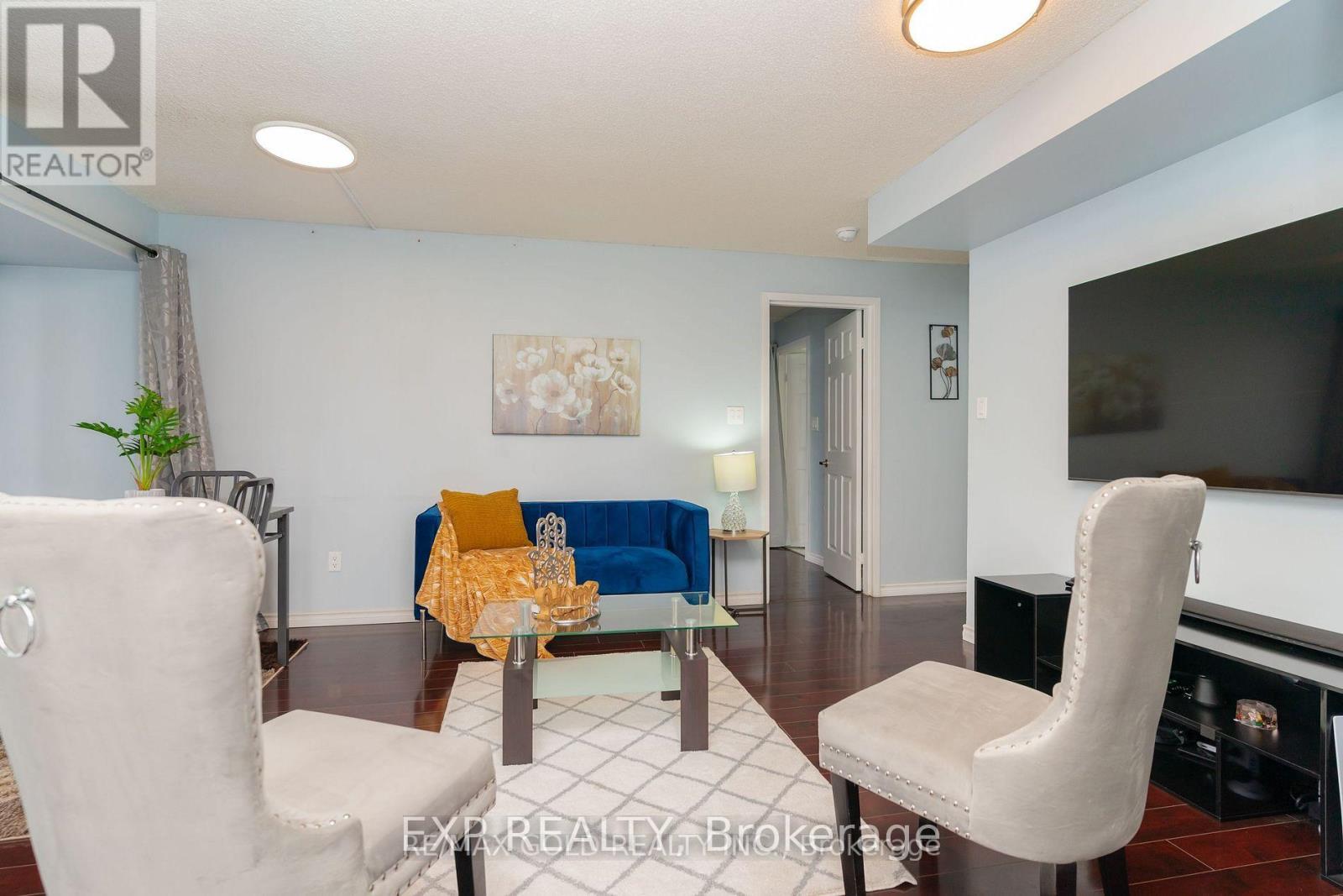 201 - 25 Agnes Street, Mississauga, Ontario  L5B 3X7 - Photo 4 - W12958504