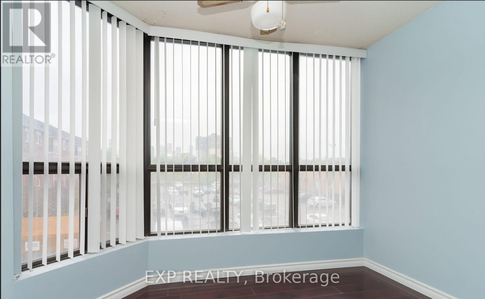 201 - 25 Agnes Street, Mississauga, Ontario  L5B 3X7 - Photo 5 - W12958504