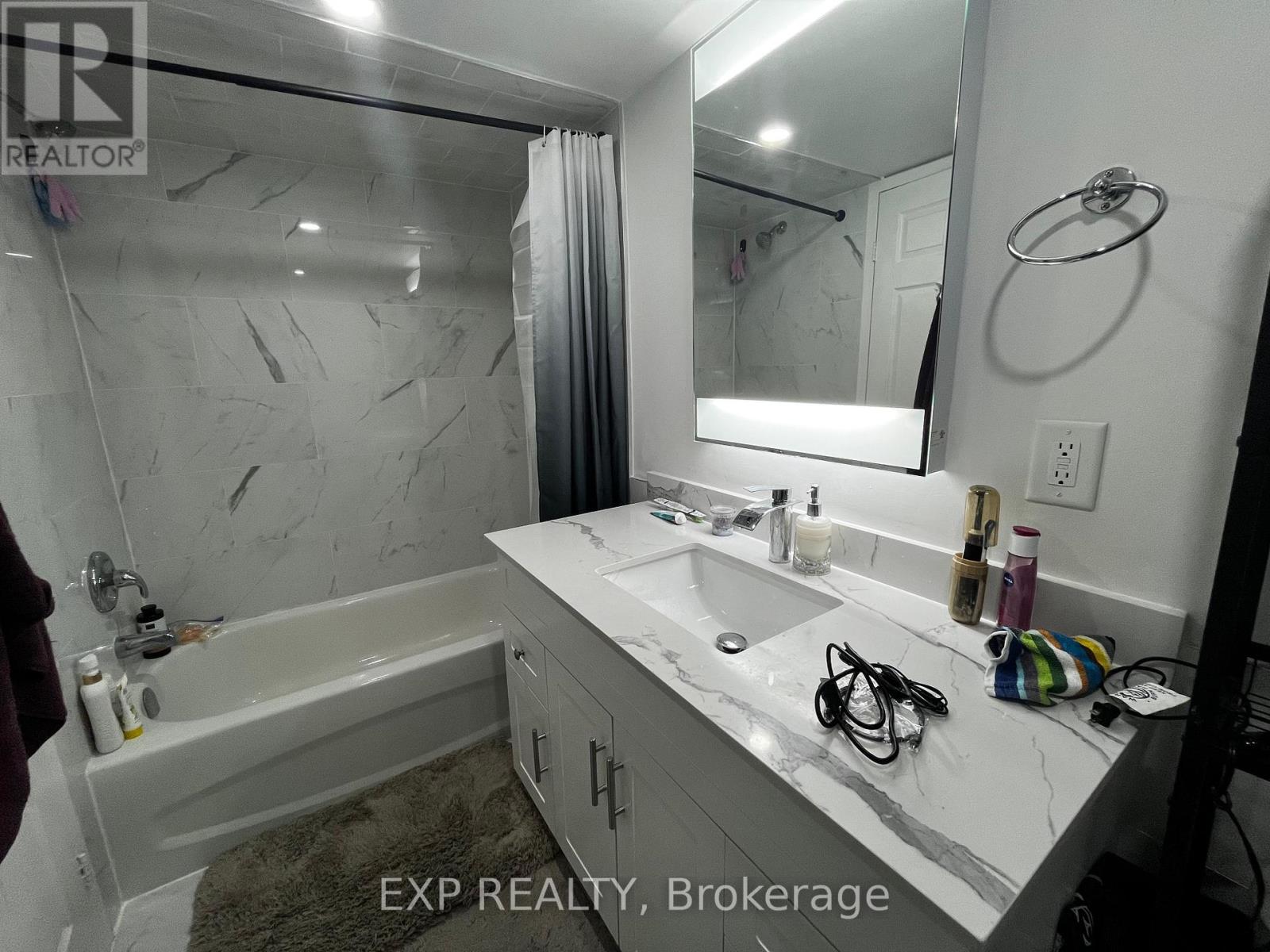 201 - 25 Agnes Street, Mississauga, Ontario  L5B 3X7 - Photo 6 - W12958504