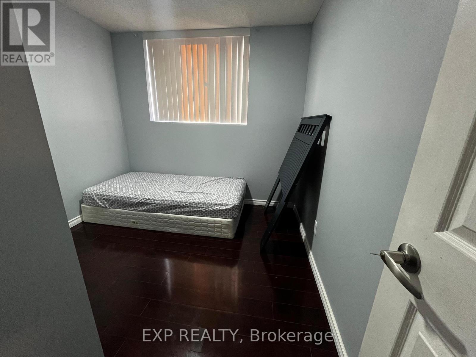 201 - 25 Agnes Street, Mississauga, Ontario  L5B 3X7 - Photo 9 - W12958504