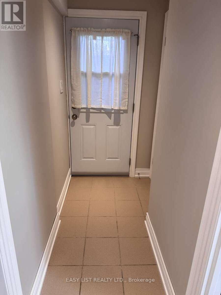 55 Commercial Street, Milton, Ontario  L9T 2H6 - Photo 6 - W12958506