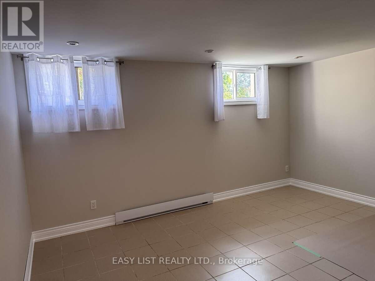 55 Commercial Street, Milton, Ontario  L9T 2H6 - Photo 9 - W12958506