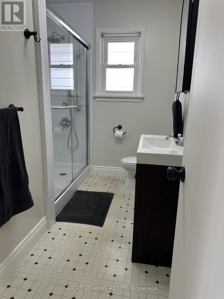 12 Vera Street, St. Catharines, Ontario  L2S 1C4 - Photo 6 - X12897016