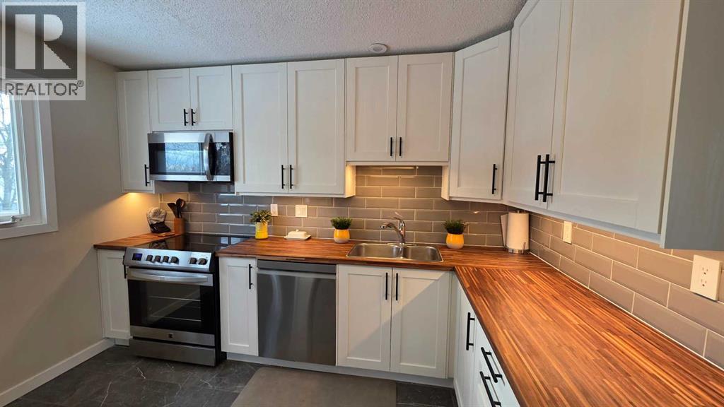 525 4 Avenue, Fox Creek, Alberta  T0H 1P0 - Photo 4 - A2294653