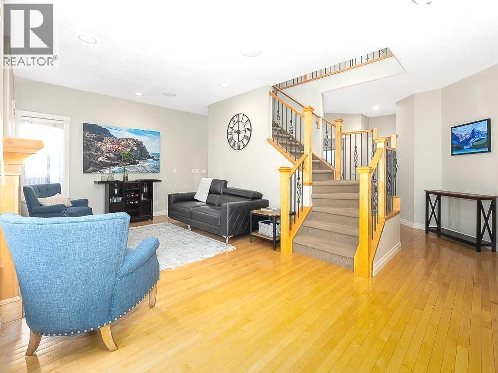 195 Royal Birkdale Crescent NW, Calgary, Alberta  T3G 5R7 - Photo 3 - A2296381