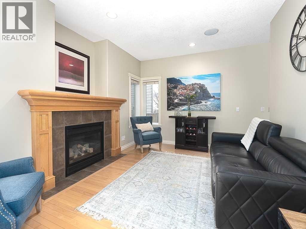 195 Royal Birkdale Crescent NW, Calgary, Alberta  T3G 5R7 - Photo 4 - A2296381