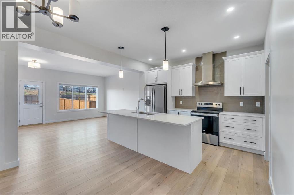 1489 Bayview Point Sw, Airdrie, Alberta  T4B 5K1 - Photo 9 - A2297844