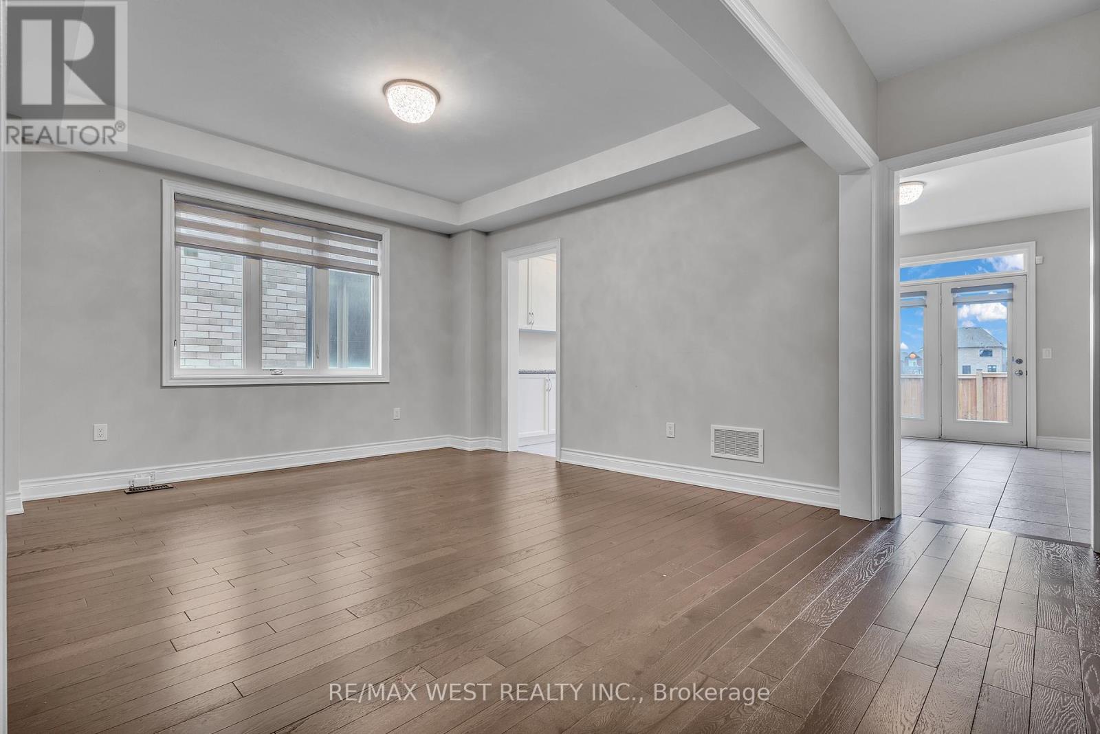 65 Port Royal Avenue, Vaughan, Ontario  L4H 4K6 - Photo 4 - N12954396