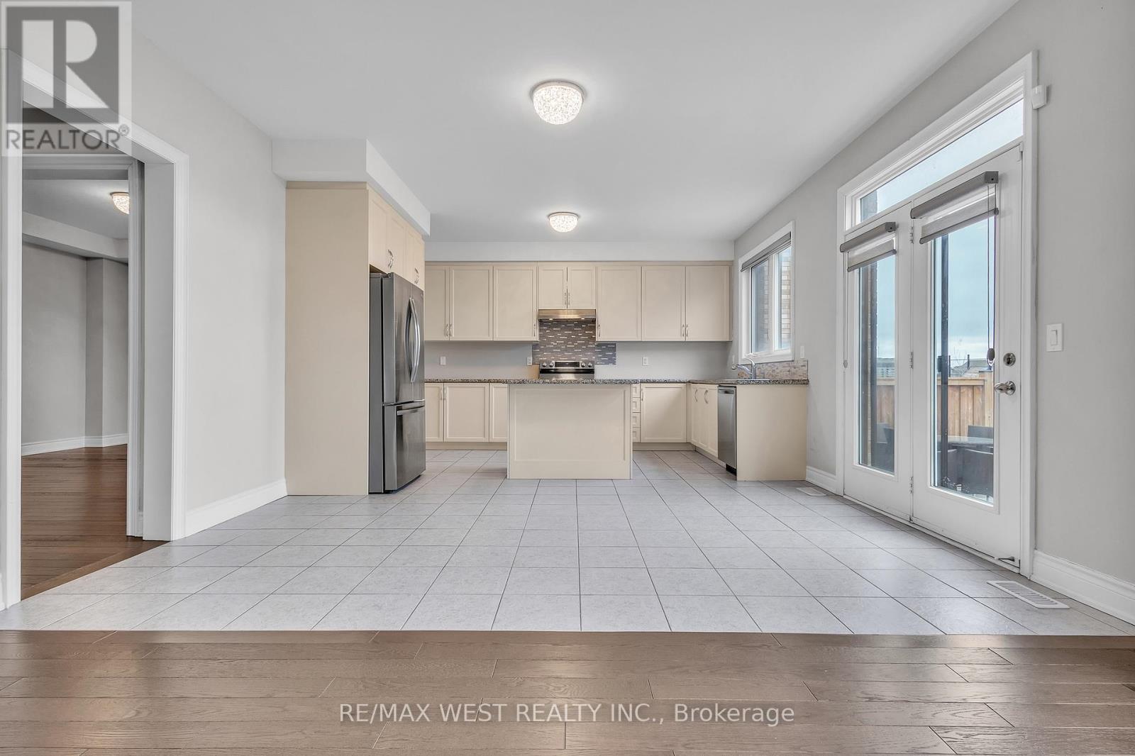 65 Port Royal Avenue, Vaughan, Ontario  L4H 4K6 - Photo 8 - N12954396