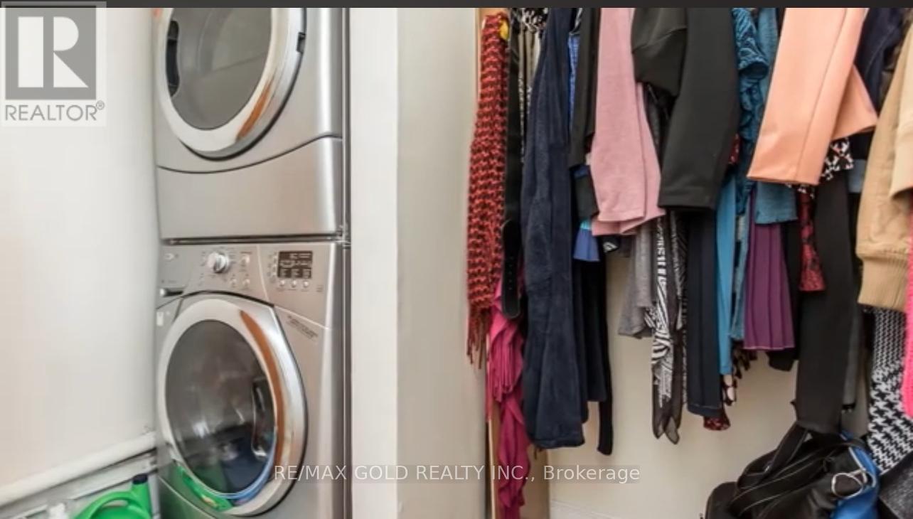 26 Twin Pines Crescent, Brampton, Ontario  L7A 1M6 - Photo 8 - W12958440