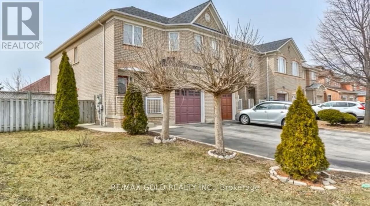 26 Twin Pines Crescent, Brampton, Ontario  L7A 1M6 - Photo 2 - W12958440