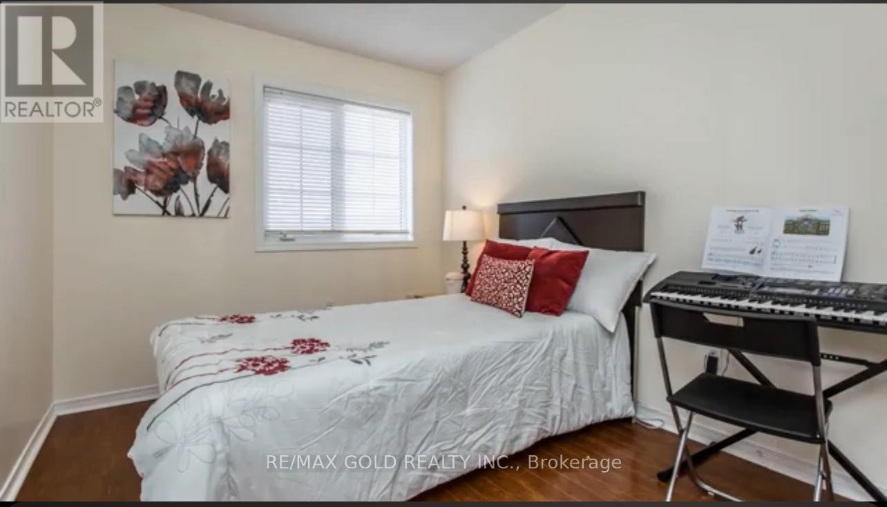 26 Twin Pines Crescent, Brampton, Ontario  L7A 1M6 - Photo 10 - W12958440