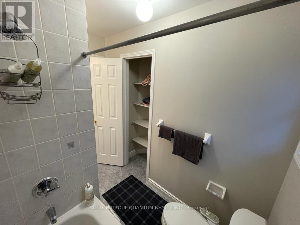 Upper - 239 Brisdale Drive, Brampton, Ontario  L7A 2T3 - Photo 11 - W12958540